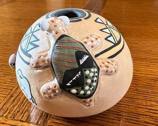 Lizard Seed Pot Vanicka Neha Zuni Pottery Native American 	3 inches high	
