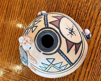 Lizard Seed Pot Vanicka Neha Zuni Pottery Native American 	3 inches high	
