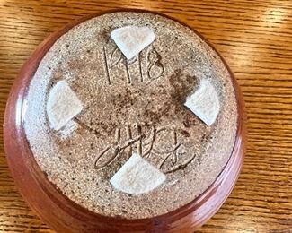 Studio Pottery Ceramic Bear Top Pot	7.25 inches high.	
