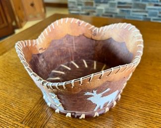 Artist-Made Caribou Birch Bark Basket	4 x 9in diameter 	
