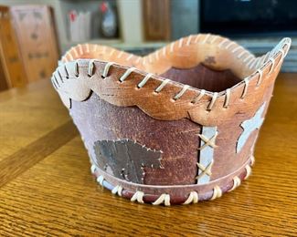 Artist-Made Caribou Birch Bark Basket	4 x 9in diameter 	
