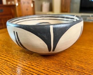 Santo Domingo Kewa Robert Tenorio Pottery Bowl Native American 	4 x 8in diameter	
