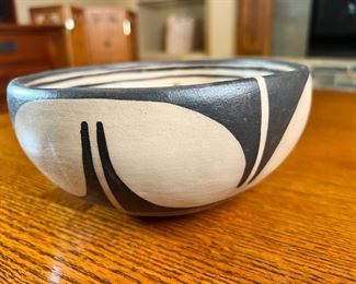 Santo Domingo Kewa Robert Tenorio Pottery Bowl Native American 	4 x 8in diameter	

