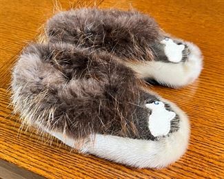 Inuit Fur Shoes Slippers Moccasins KIds	7 inches long	
