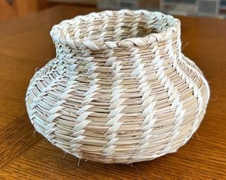 Tohono O’Odham Papago Indian Basket 4.5 x 3.75in  diameter 	
