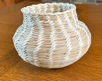 Tohono O’Odham Papago Indian Basket 4.5 x 3.75in  diameter 	
