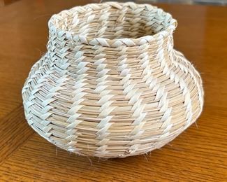 Tohono O’Odham Papago Indian Basket 4.5 x 3.75in  diameter 	
