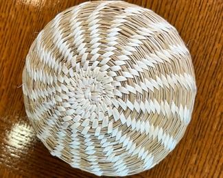 Tohono O’Odham Papago Indian Basket 4.5 x 3.75in  diameter 	
