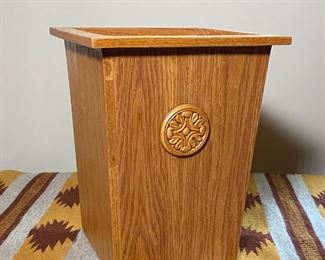 Oak Wastebasket 	13 x 10.25 x 10.25in	HxWxD
