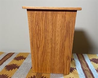 Oak Wastebasket 	13 x 10.25 x 10.25in	HxWxD

