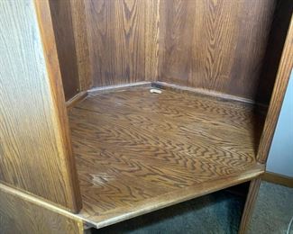 Oak Corner Desk	72 x 36 x 30	HxWxD
