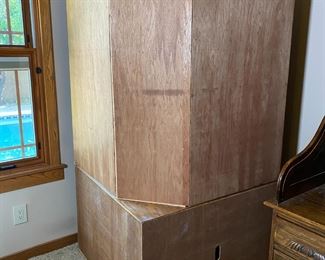 Oak Corner Desk	72 x 36 x 30	HxWxD
