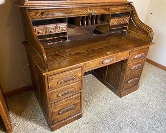 Mark Wayne Roll Top Desk	45 x 54.5 x 29.5in	HxWxD
