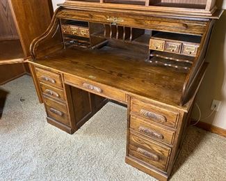 Mark Wayne Roll Top Desk	45 x 54.5 x 29.5in	HxWxD
