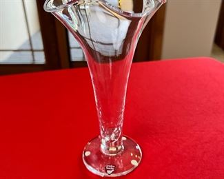 Orrefors Anne Nilsson Crystal Vase Signed Numbered Clear Art Glass Chanterelle	7.5 x 4.5 x 4.5in	HxWxD
