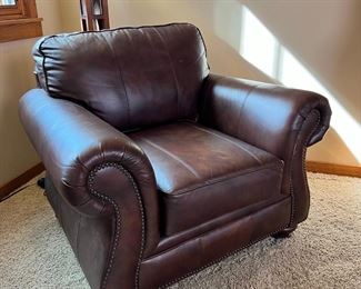 Broyhill Leather Nailhead Chair & Ottoman	Chair: 36 x 44 x 52in	HxWxD
