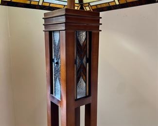 Franklin Iron Works Drake Mission Floor Lamp	62 x 18 x 18in	HxWxD
