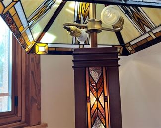 Franklin Iron Works Drake Mission Floor Lamp	62 x 18 x 18in	HxWxD
