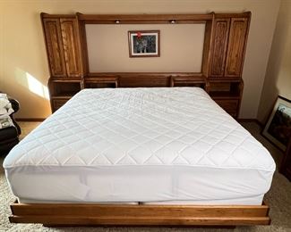 King Oak Bed	Frame: 76 x 1 26 x 104<BR> mattress: 76 x 80	HxWxD
