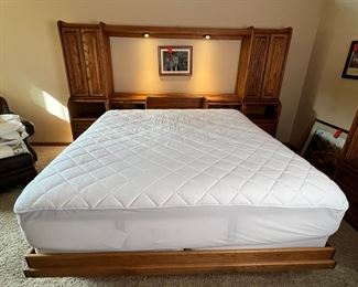 King Oak Bed	Frame: 76 x 1 26 x 104<BR> mattress: 76 x 80	HxWxD
