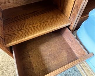 King Oak Bed	Frame: 76 x 1 26 x 104<BR> mattress: 76 x 80	HxWxD
