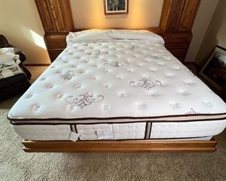 King Oak Bed	Frame: 76 x 1 26 x 104<BR> mattress: 76 x 80	HxWxD
