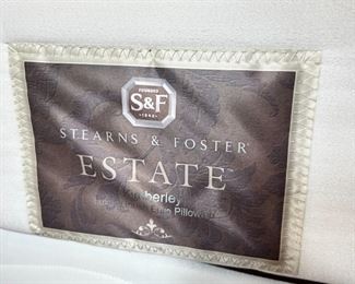 King Oak Bed	Frame: 76 x 1 26 x 104<BR> mattress: 76 x 80	HxWxD
