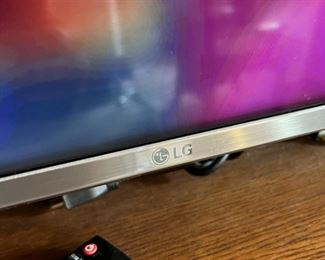 LG 50in 4K Smart Ultra HDTV LED UHD TV 50UK6500AUA	28.5 x 40.5in	
