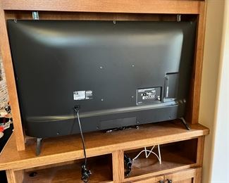 LG 50in 4K Smart Ultra HDTV LED UHD TV 50UK6500AUA	28.5 x 40.5in	
