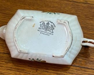 Royal Ironstone China gravy Boat	3.5x4  x 8in	
