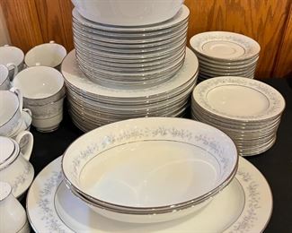 85pc Noritake Contemporary Marywood China Set	85 pieces	
