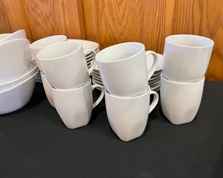 38pc Overandback Dinnerware Set	38 pieces	
