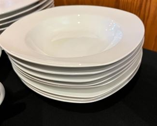 38pc Overandback Dinnerware Set	38 pieces	
