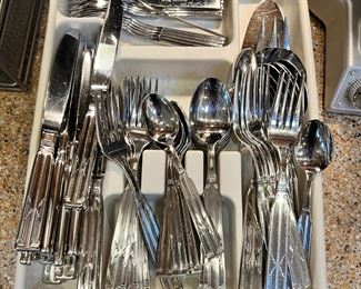 95pc Towel Supreme Flatware Set	95 pieces	
