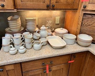 Noritake Stoneware Raindance Dinnerware Set Southwest Santa Fe	65 pieces	
