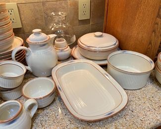 Noritake Stoneware Raindance Dinnerware Set Southwest Santa Fe	65 pieces	
