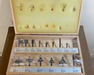Freud 90-100 15 Piece Advanced Router Bit Set	12.24 x 7.5in	HxWxD
