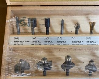 Freud 90-100 15 Piece Advanced Router Bit Set	12.24 x 7.5in	HxWxD
