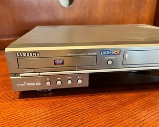 Samsung DVD-V2000 DVD-VCR Combo		
