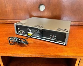 Samsung DVD-V2000 DVD-VCR Combo		
