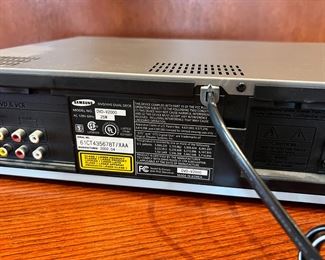Samsung DVD-V2000 DVD-VCR Combo		
