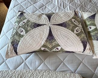 King Size Quilt & Pillows	King	
