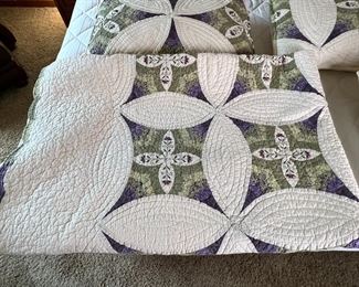 King Size Quilt & Pillows	King	
