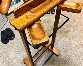 Italian Maple Wood Men’s Valet	41 x 19 x 13in	HxWxD
