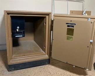 MEILINK Fire Safe 	22.5 x 16.75 x 23.5.	HxWxD
