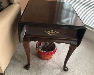Ethan Allen Queen Anne drop leaf end table