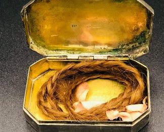 Victorian snuff box with keepsake hair most likely to be used for the Victorian tradition of making art from human hair.