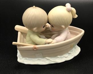 Precious moments
Friends never drift apart
1985