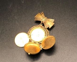 1940’s 4 panel hanging photo brooch/pin
