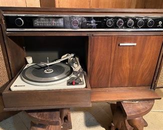 Vintage GE Stereophonic High Fidelity System (tuner and record player).  And it works! Detachable /hinged speakers